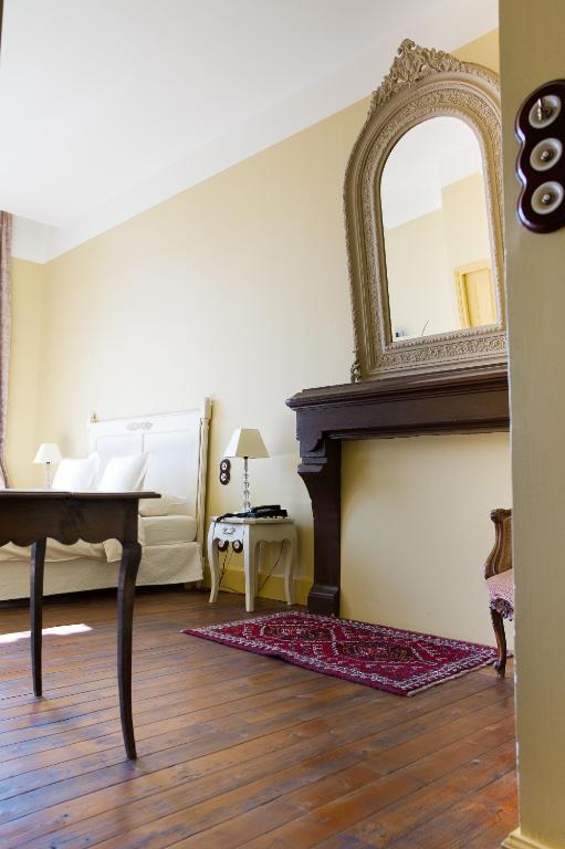 Hostellerie Du Coq D'Or Jonzac Δωμάτιο φωτογραφία