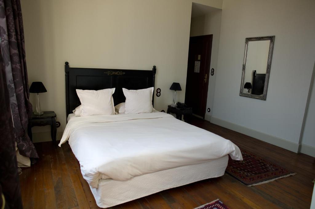 Hostellerie Du Coq D'Or Jonzac Δωμάτιο φωτογραφία